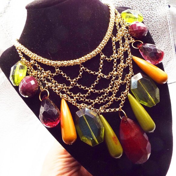 VINTAGE MASSIVE COLORFUL LUCITE SHAPES "CARMEN MIRANDA FRUIT" BIB NECKLACE 24 - Picture 2 of 3
